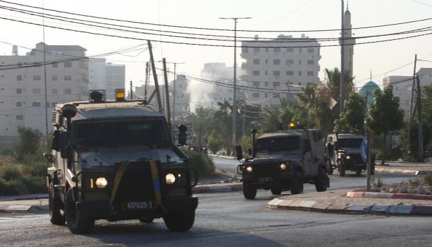İsrail güçleri, Batı Şeria'nın Kalkilya kentindeki beldelere baskın düzenledi
